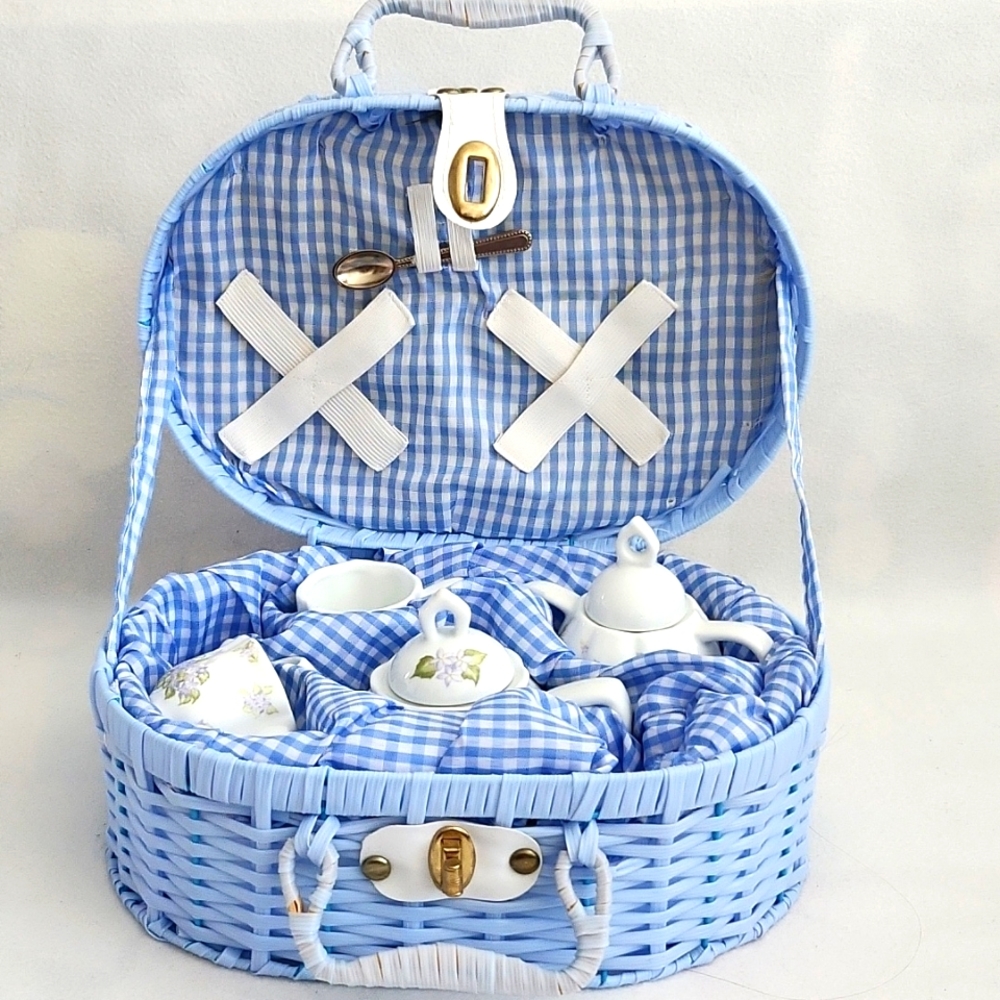 Delton Tea Set